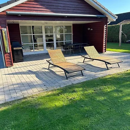 Дом отдыха Lovely Summer House With Sea View Оттеруп